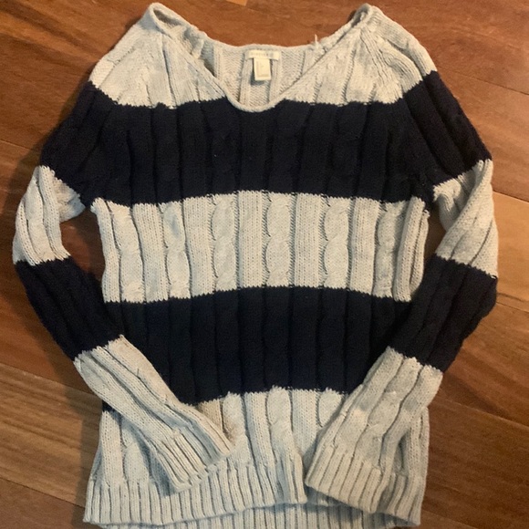 Forever 21 v neck sweater - Picture 1 of 5